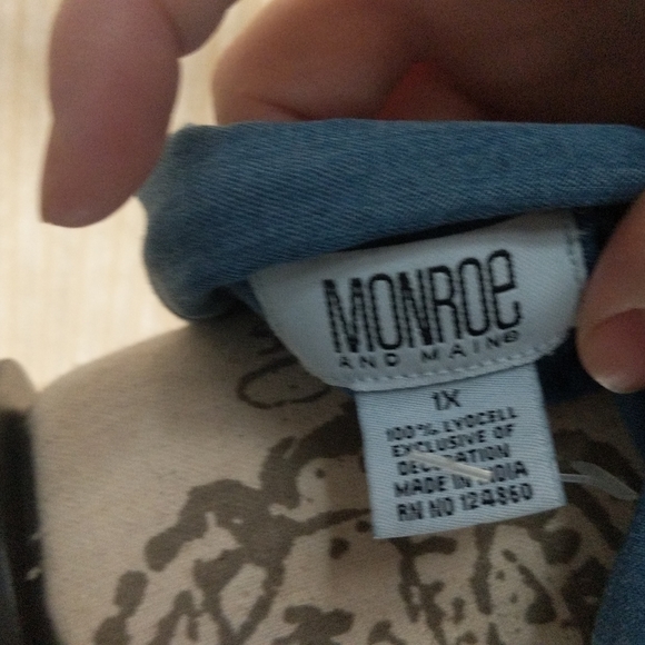 1x, Monroe and Main, button shirt - Picture 3 of 4